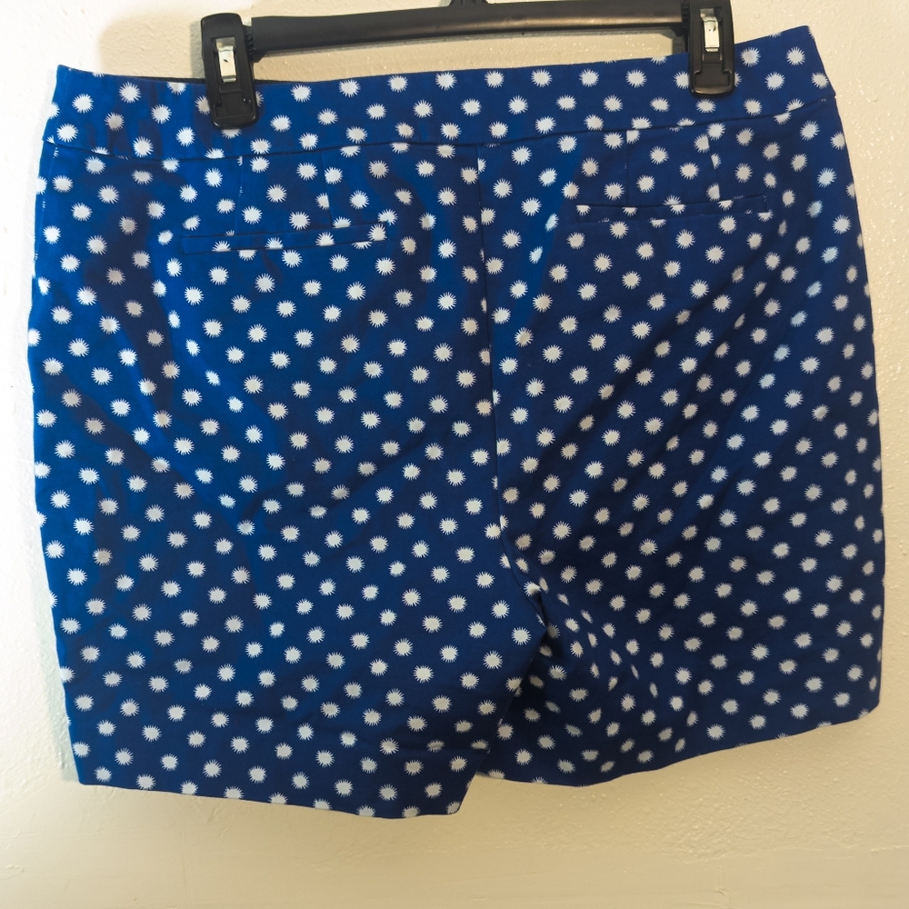 Women's Boden Navy Blue Shorts With Daisy Print - Picture 2 of 7